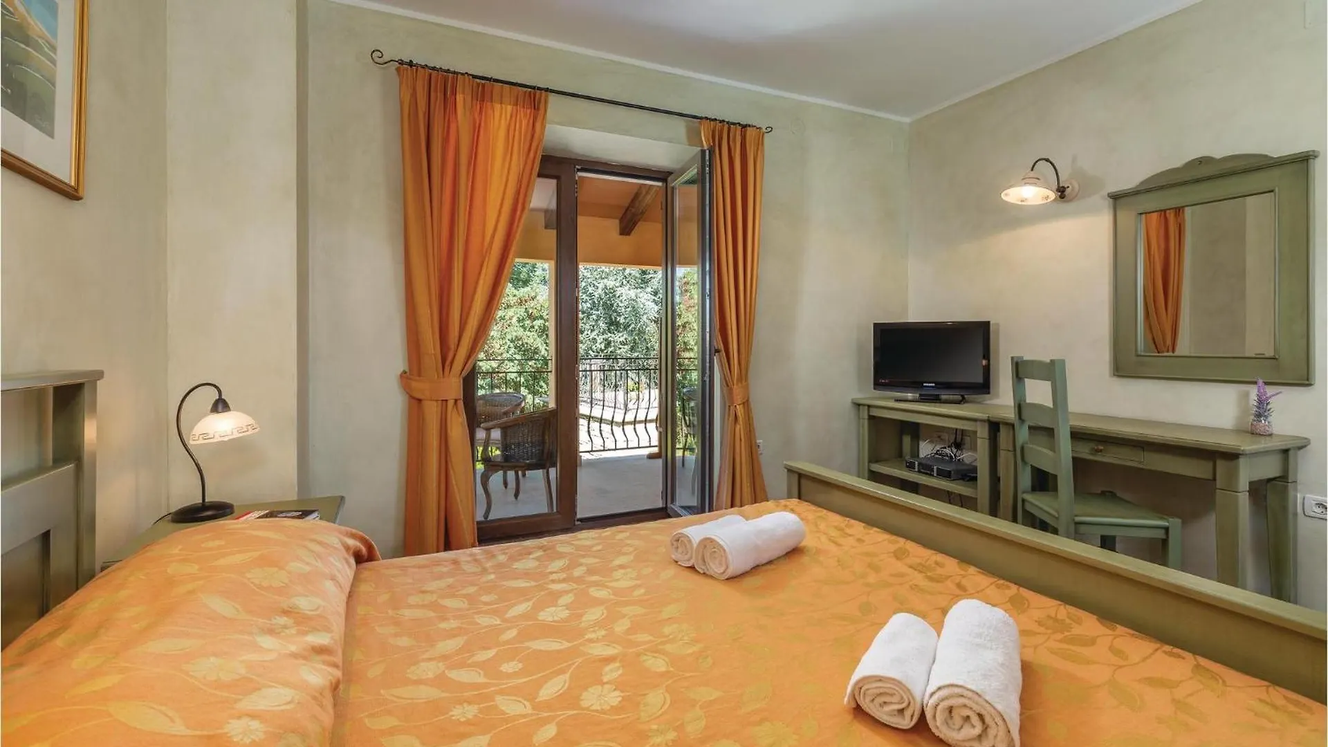 Cozy Home In Tinjan With Wifi