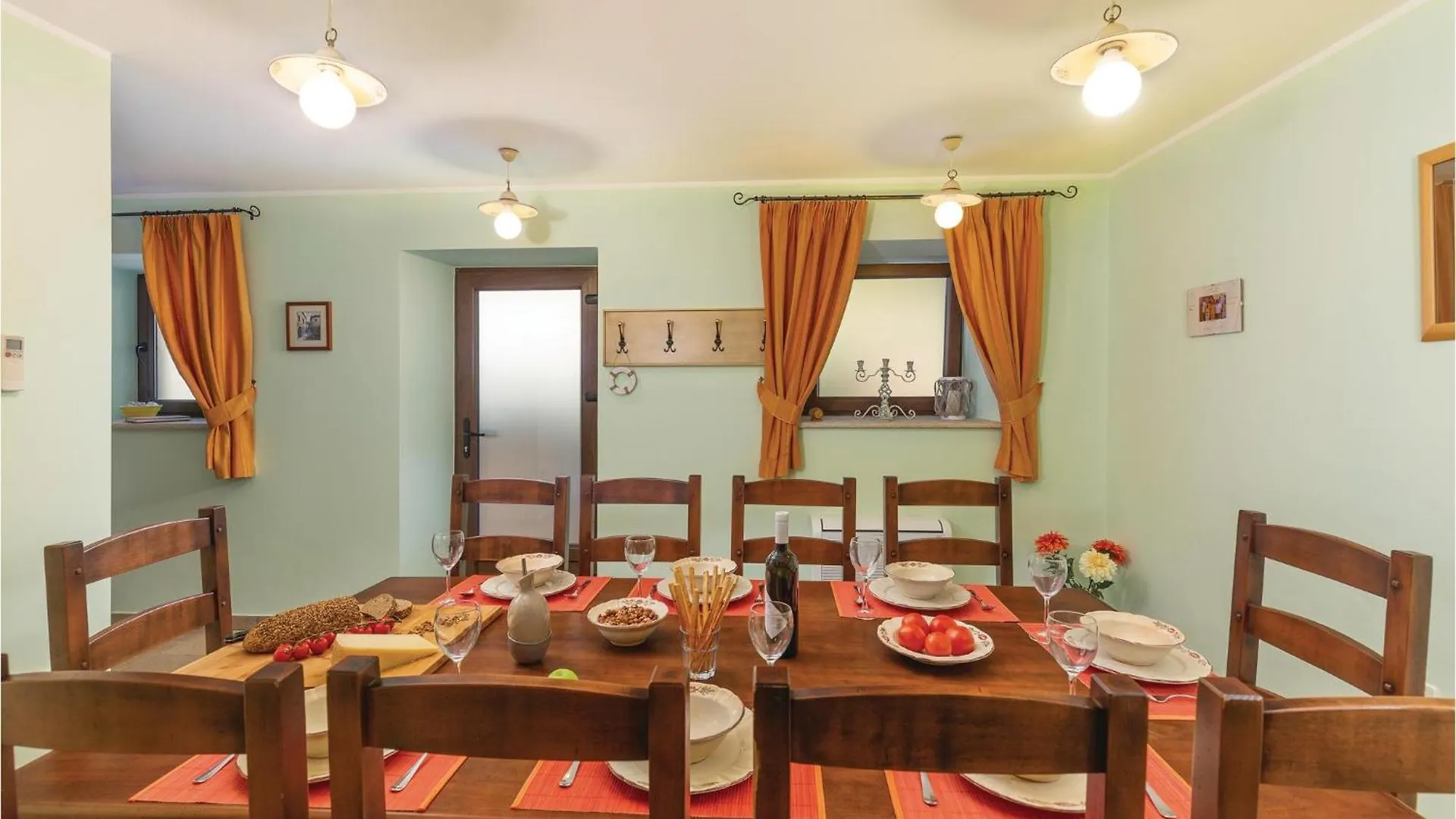 Cozy Home In Tinjan With Wifi