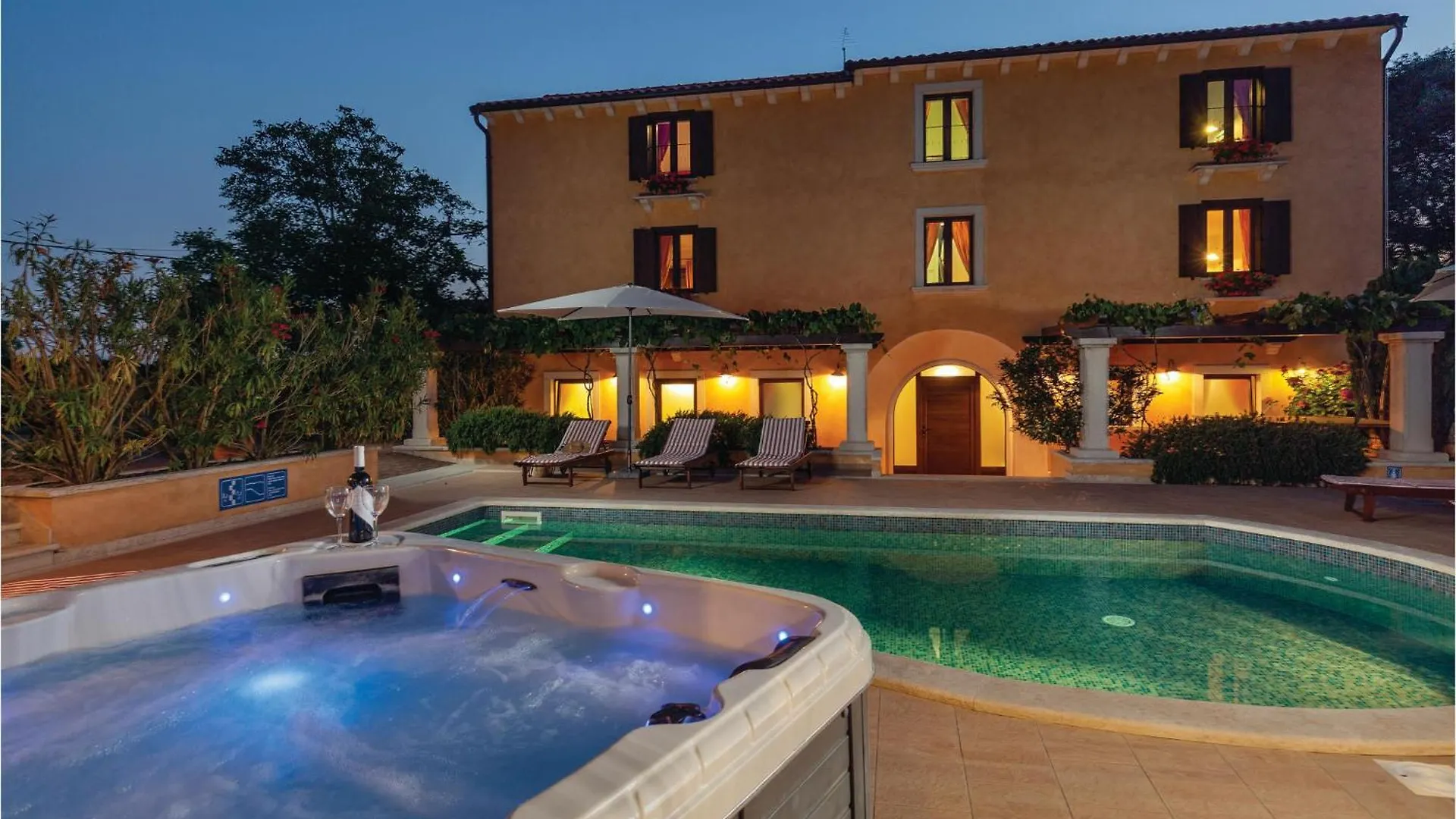 Cozy Home In Tinjan With Wifi 0*,