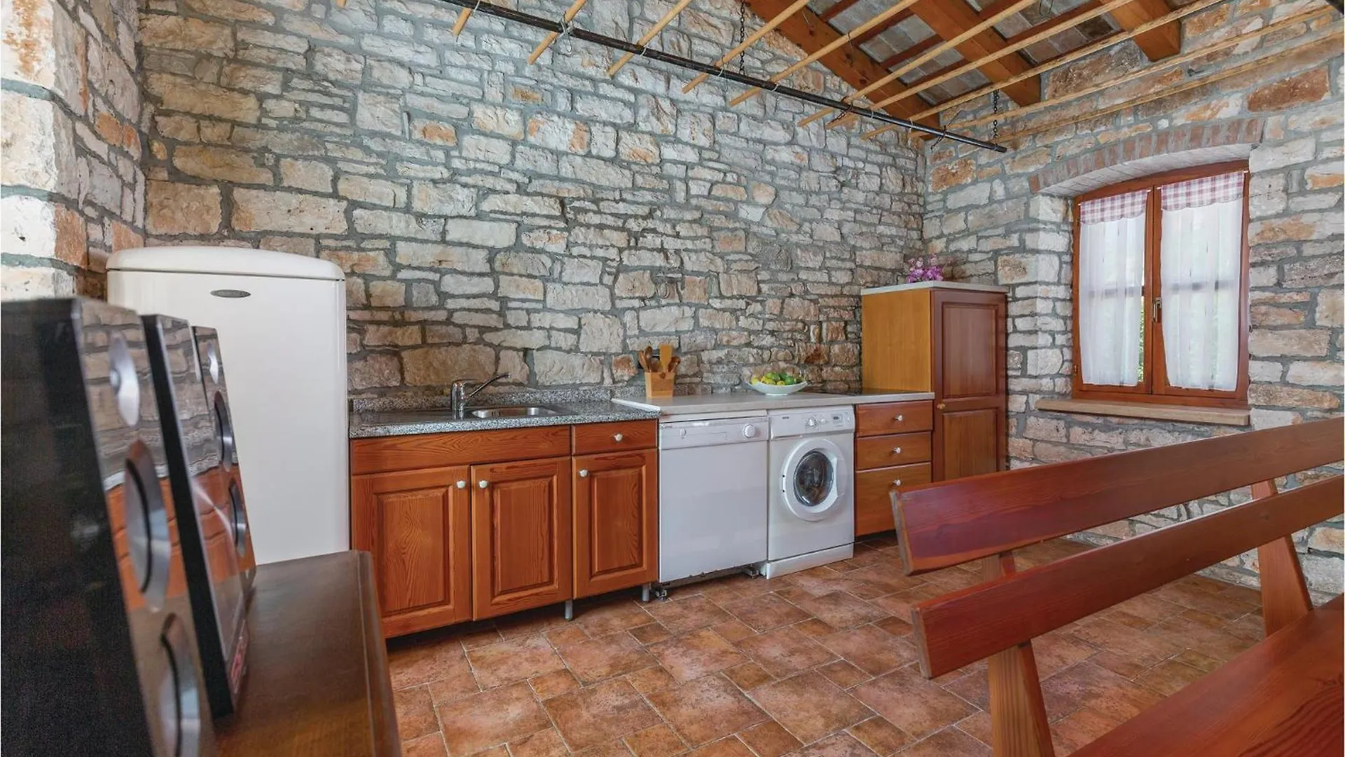 Cozy Home In Tinjan With Wifi Хорватия