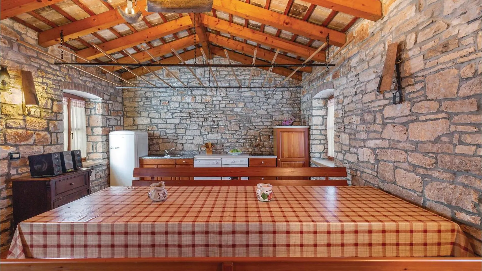 Cozy Home In Tinjan With Wifi Дом отдыха